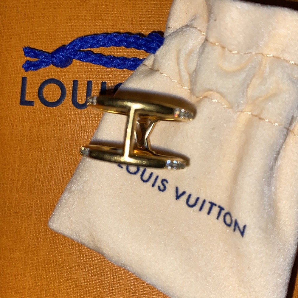 Louis Vuitton “LV” Ring - Picture 4 of 4